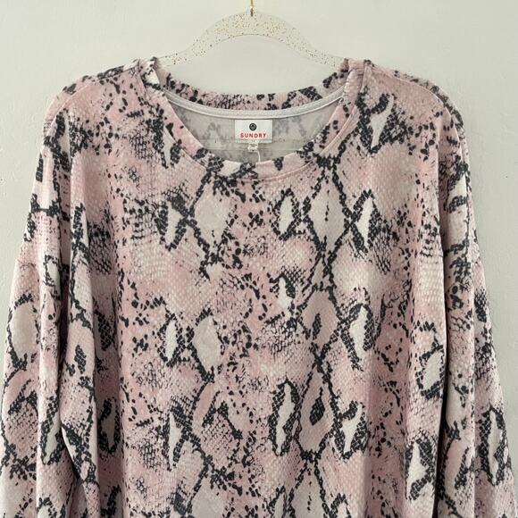 Sundry Python Snake Print Sweater Pullover Sweatshirt Colorful Pink Gray XL NWT - Picture 3 of 13